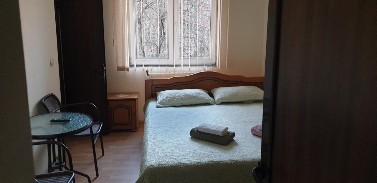 Отель Casa Rosa Бэи­ле-Олэ­неш­ти Экстерьер фото