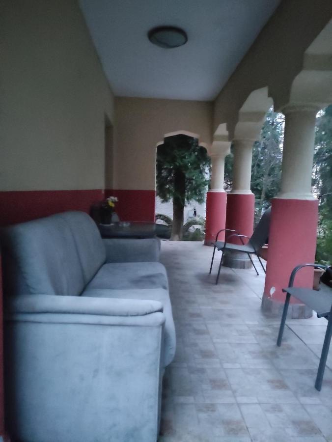 Отель Casa Rosa Бэи­ле-Олэ­неш­ти Экстерьер фото